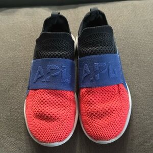 APL tennis shoes size 4Y